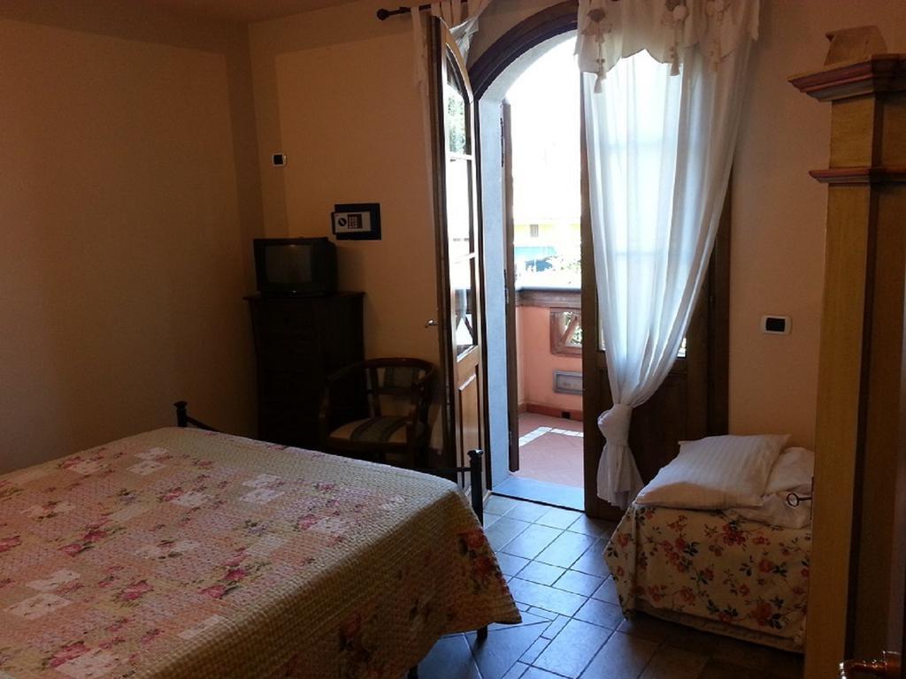 Casamare Gianluca Apartment Marina di Massa Phòng bức ảnh