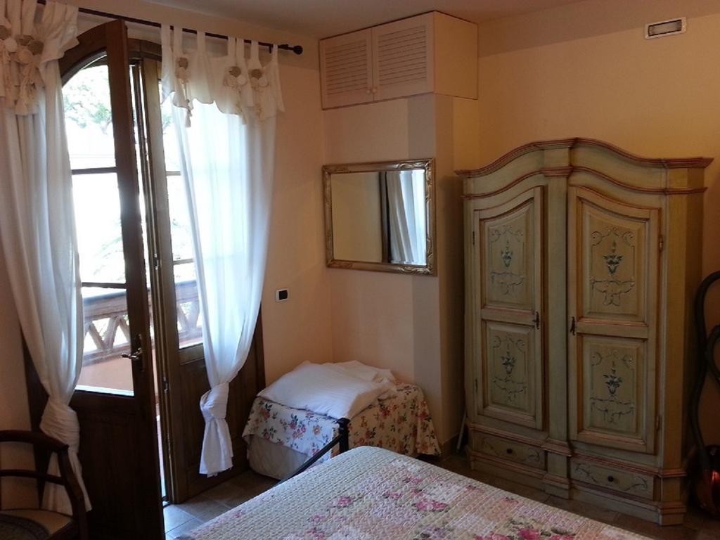 Casamare Gianluca Apartment Marina di Massa Phòng bức ảnh