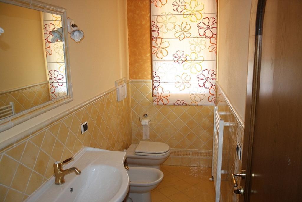 Casamare Gianluca Apartment Marina di Massa Phòng bức ảnh