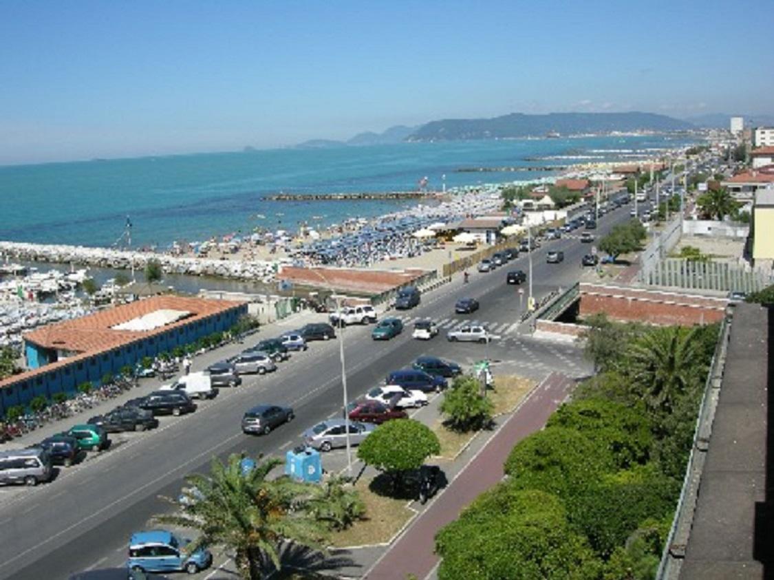 Casamare Gianluca Apartment Marina di Massa Ngoại thất bức ảnh
